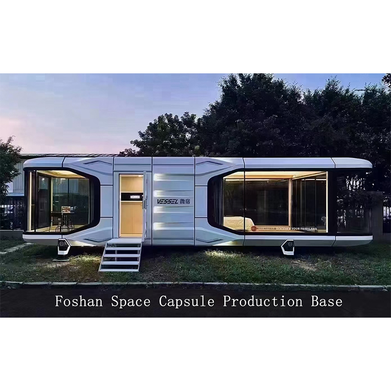 Why is aluminum chosen as the primary structural material for space capsules?