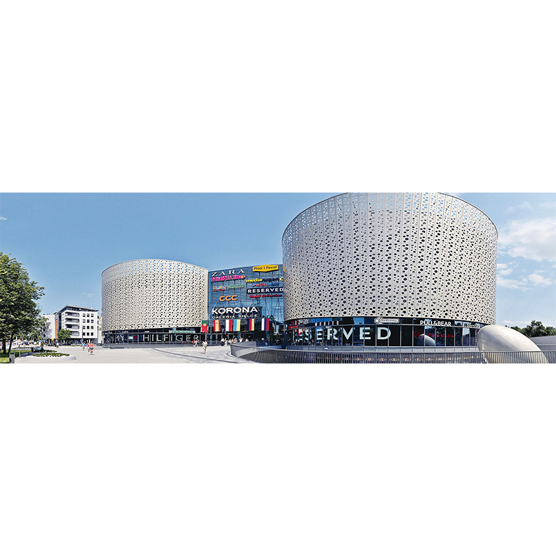 How can the joints of punched aluminum veneer be treated to ensure a seamless and aesthetically pleasing finish?